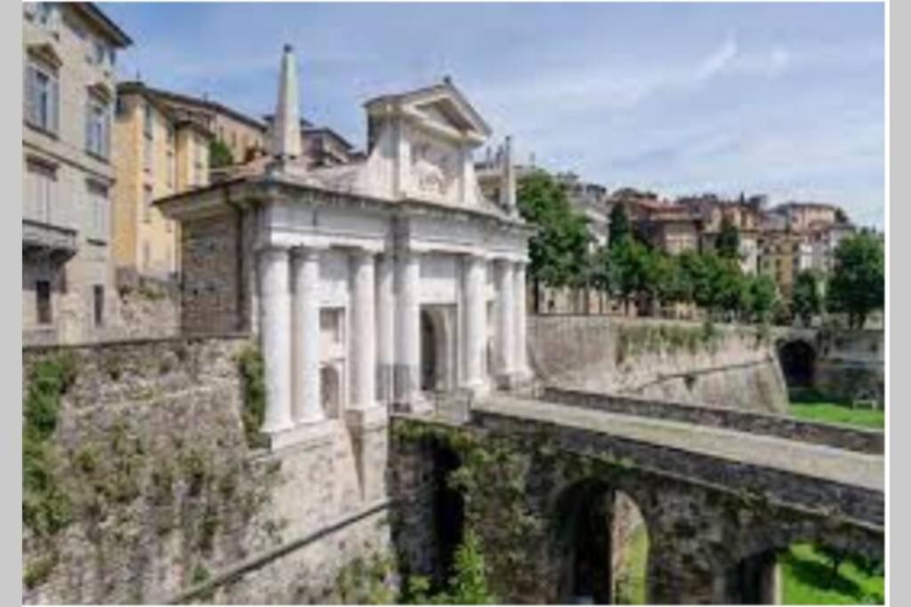 NembroEntire Flat, Independent Entrance, 20 Mins To Bgy - Bergamo Milan Airportアパートメント エクステリア 写真